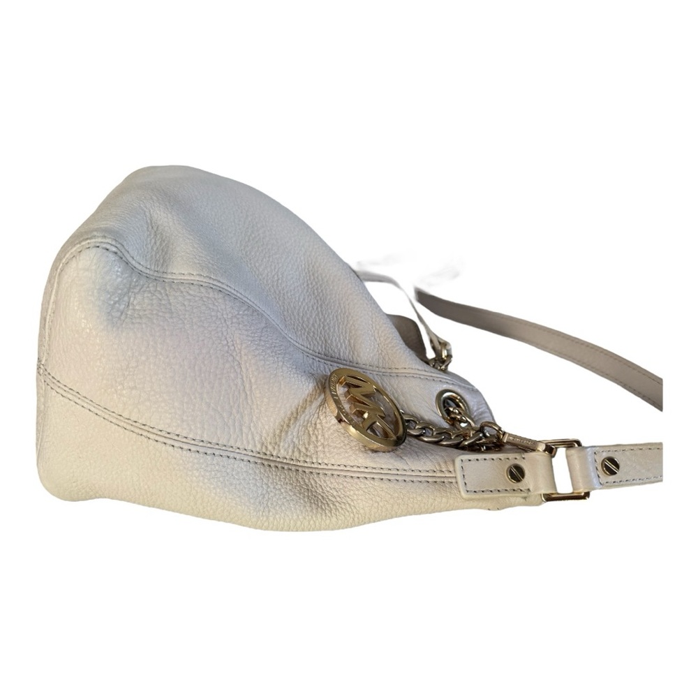 Michael Michael Kors Beige Handbag – Classic Style with Functional Design. - Picture 8 of 13